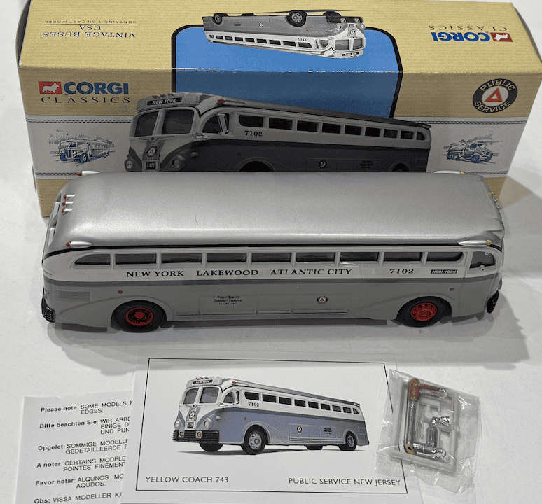 YELLOW COACH 743 CORGI 1/50