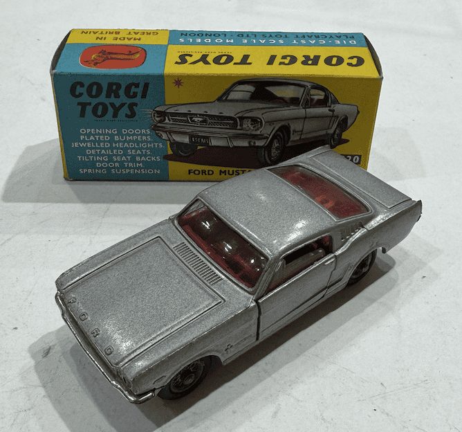 FORD MUSTANG FASTBACK 2+2 CORGI 1/43