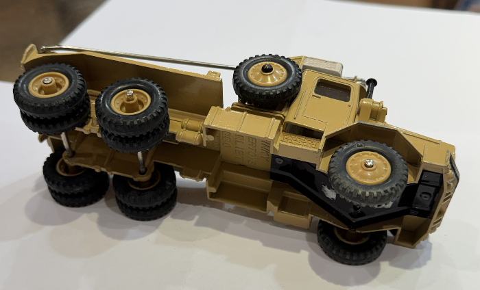 BERLIET GBO CAMION PETROLIER SAHARIEN DINKY 1/43