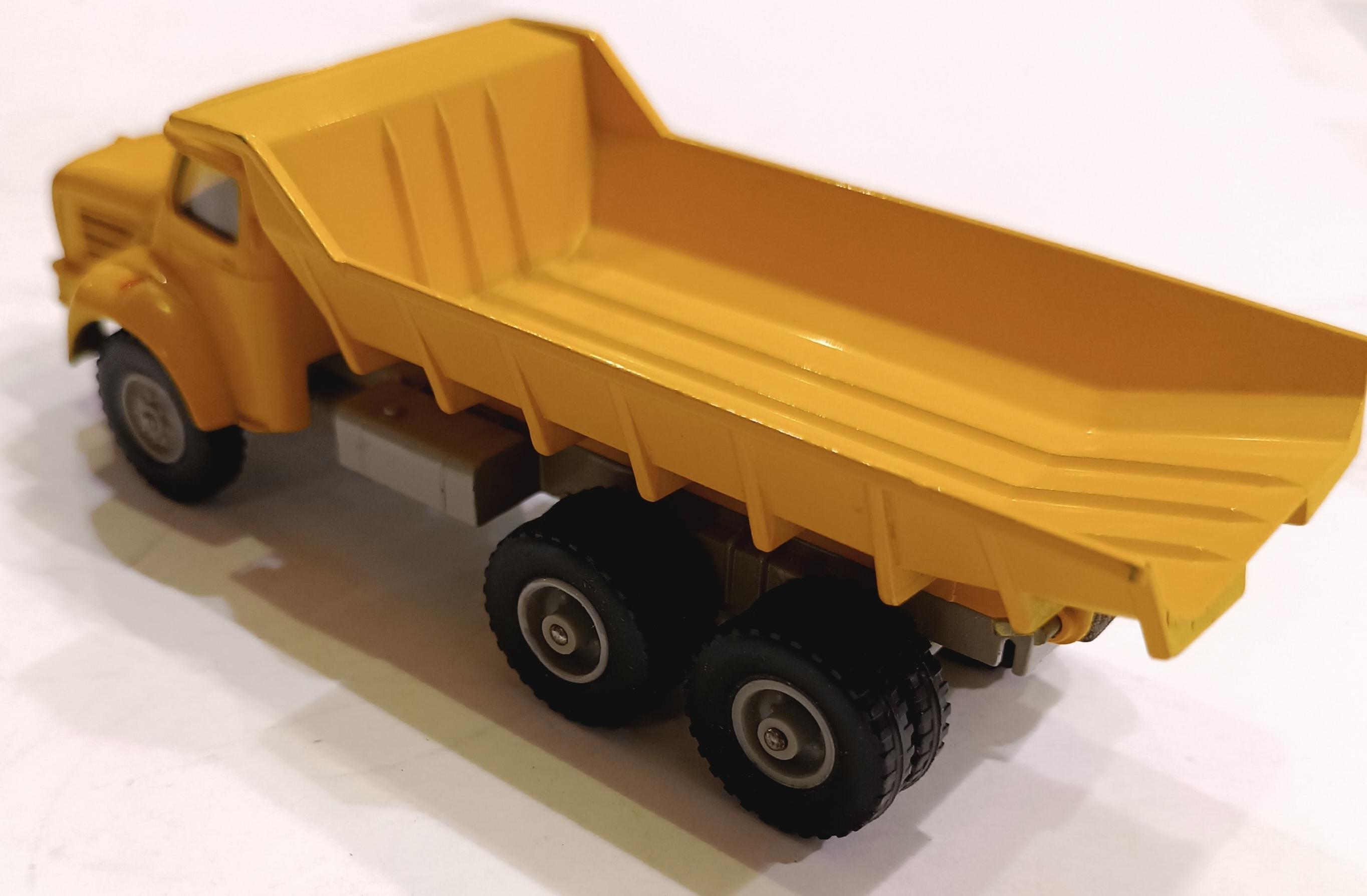 BERLIET JAUNE  BENNE BASCULANTE SOLIDO 1/43