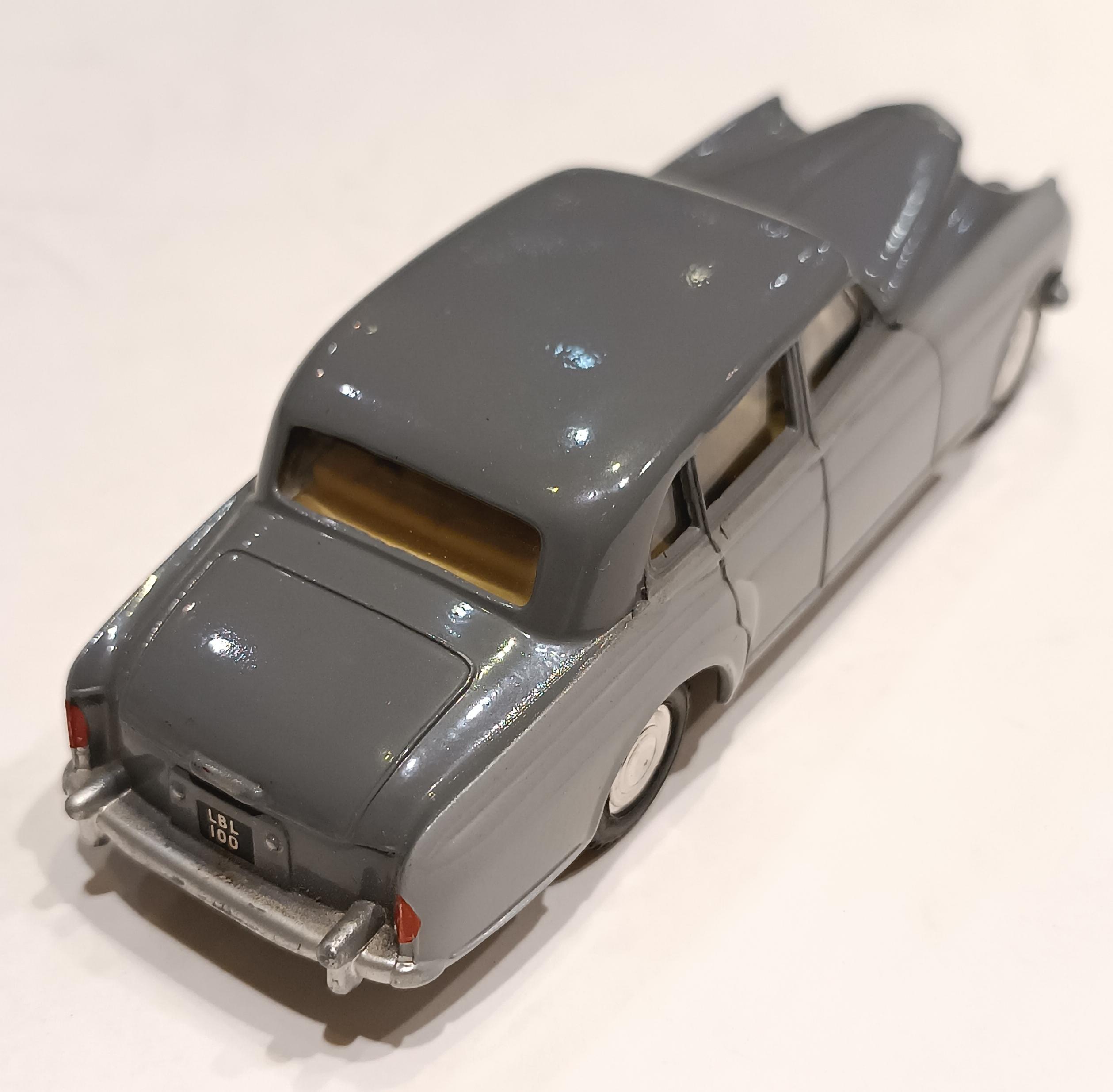 BENTLEY SALOON SPOT-ON 1/43