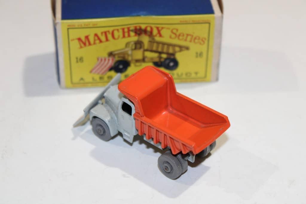 PLYMOUTH BELVEDERE GRISE ET ROUGE DINKY TOYS 1/43°
