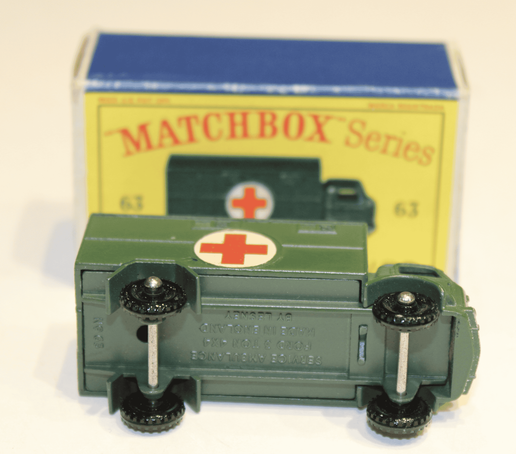 FORD 3 TON AMBULANCE MILITAIRE MATCHBOX 1/64