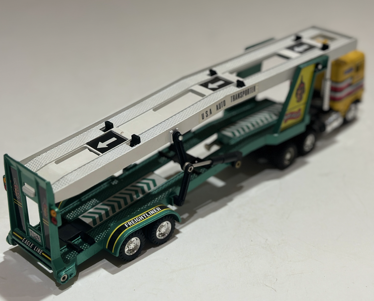 FREIGHTLINER  TRANSPORT VOITURE SHINSEI 1/43