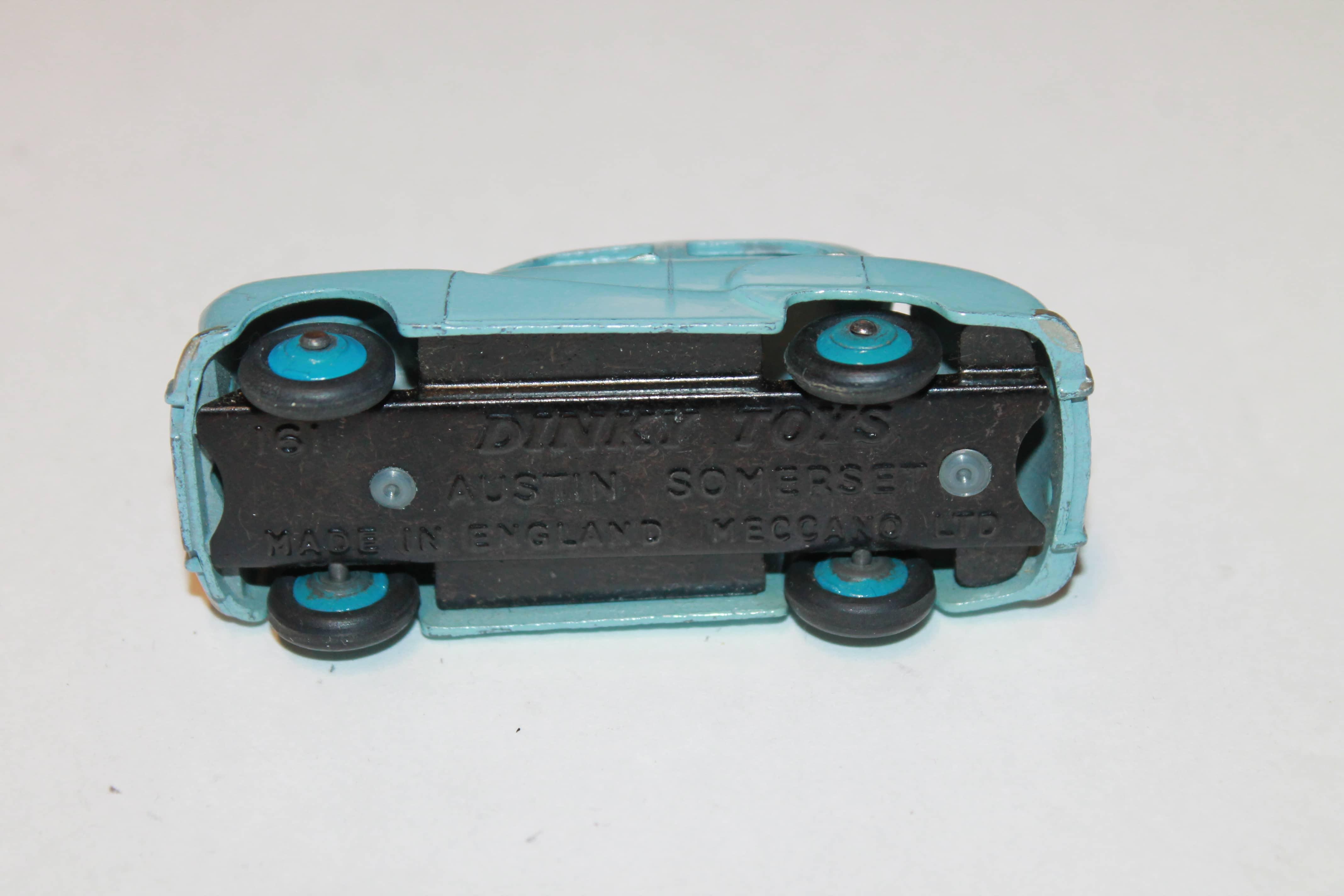 AUSTIN SOMERSET DINKY TOYS 1/43°